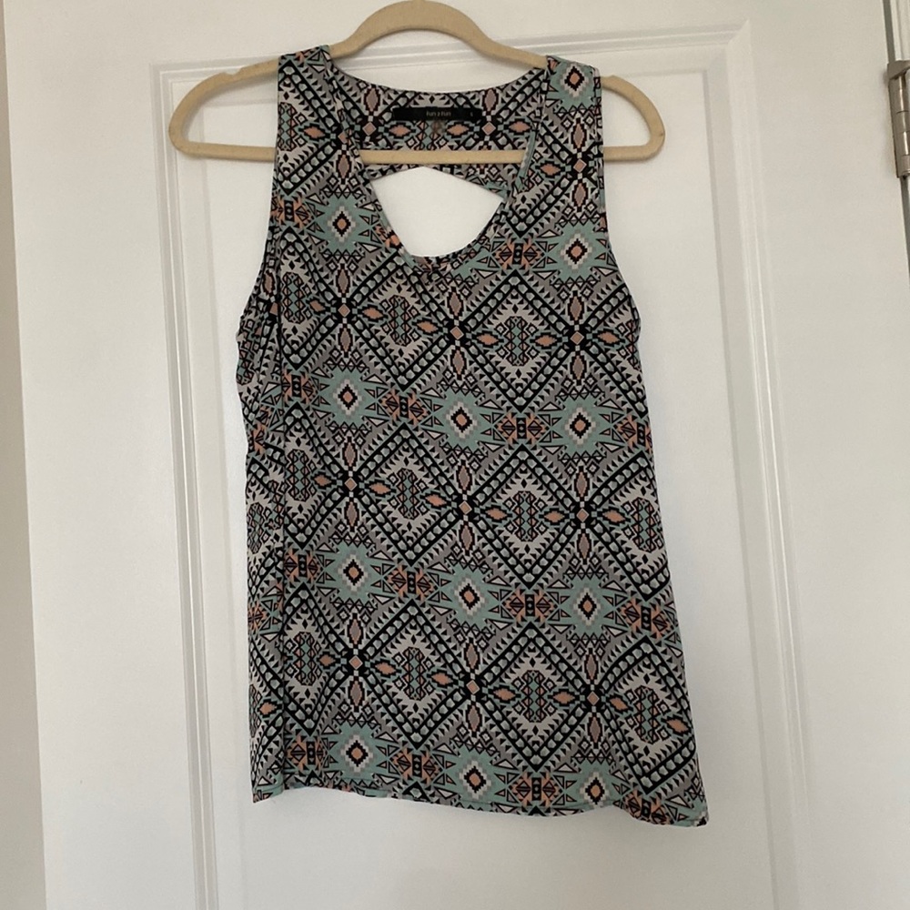 Sleeveless print blouse